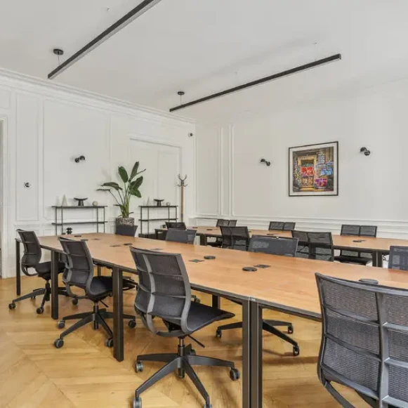 Espace indépendant 200 m² 36 postes Location bureau Rue du Mail Paris 75002 - photo 2