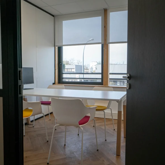 Bureau privé 18 m² 6 postes Coworking Avenue de Canteranne Pessac 33600 - photo 8