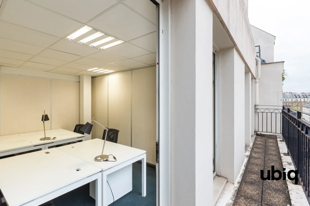 Bureau privé - 75010 - 3 postes - 2100€