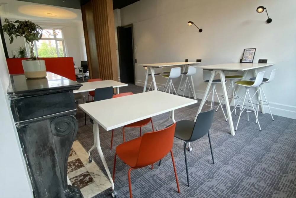 Open Space - 59100 - 20 postes - 200€