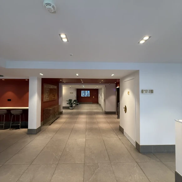 Bureau privé 18 m² 6 postes Location bureau Boulevard du Montparnasse Paris 75014 - photo 4