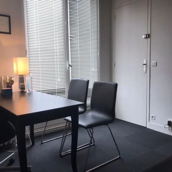 Bureau privé 10 m² 1 poste Location bureau Rue de la Paroisse Versailles 78000 - photo 2