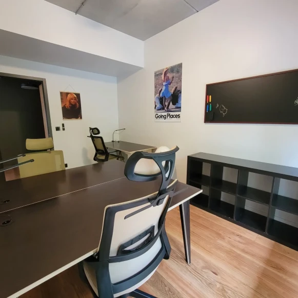 Bureau privé 13 m² 3 postes Coworking Rue Lénine Ivry-sur-Seine 94200 - photo 4