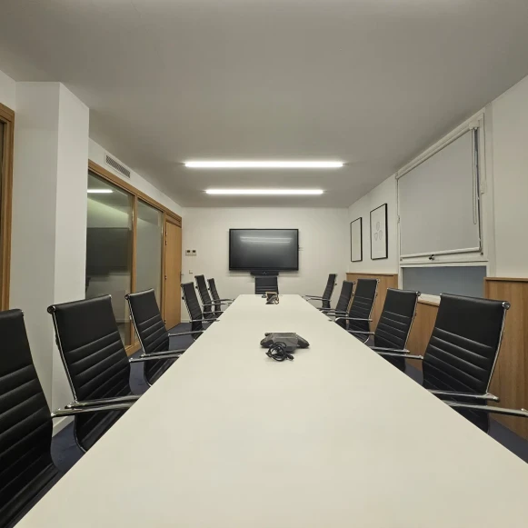 Bureau privé 11 m² 3 postes Location bureau Avenue Franklin Delano Roosevelt Paris 75008 - photo 6