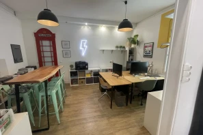 Open Space - 75009 - 1 poste - 240€