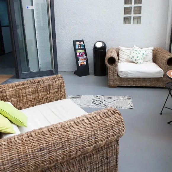 Bureau privé 12 m² 2 postes Coworking Rue Rabelais Montreuil 93100 - photo 1