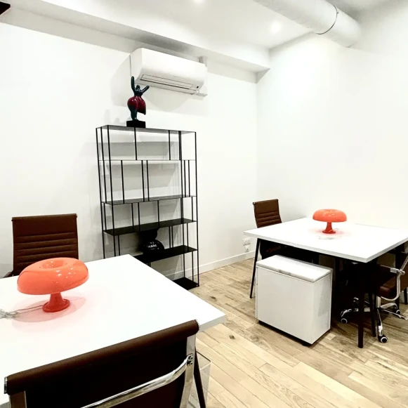 Bureau privé 20 m² 4 postes Coworking Rue Bichat Paris 75010 - photo 5