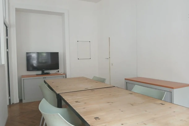 Open Space - 75002 - 6 postes - 450€