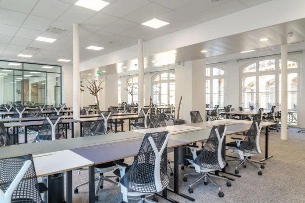 Bureau privé - 75011 - 92 postes - 59000€