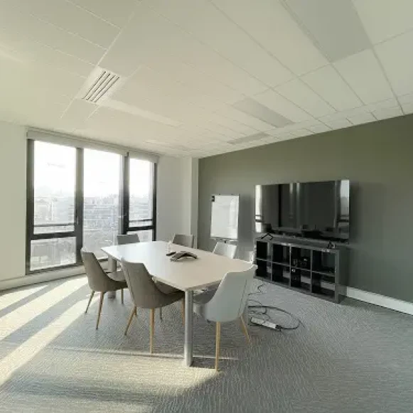 Bureau privé 11 m² 3 postes Coworking Rue Laure Diebold Lyon 69009 - photo 2