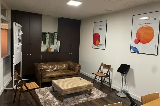 Open Space - 22000 - 2 postes - 300€