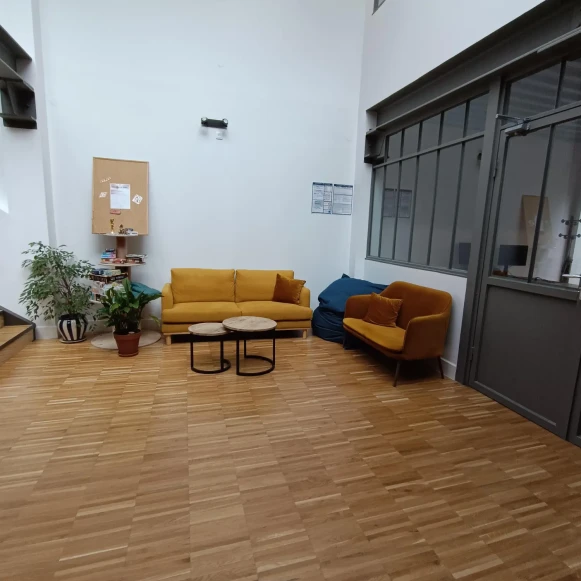 Bureau privé 13 m² 2 postes Location bureau Rue des Annelets Paris 75019 - photo 1