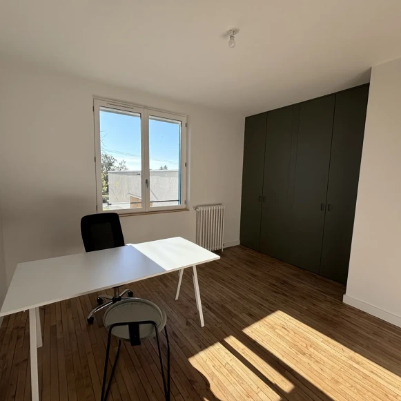 Bureau privé 15 m² 3 postes Location bureau Le Bourg Soussac 33790 - photo 1