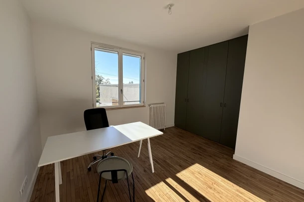 Bureau privé - 33790 - 3 postes - 240€