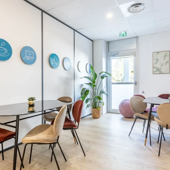 Bureau privé 13 m² 2 postes Coworking Rue des Courtillons Bruz 35170 - photo 4