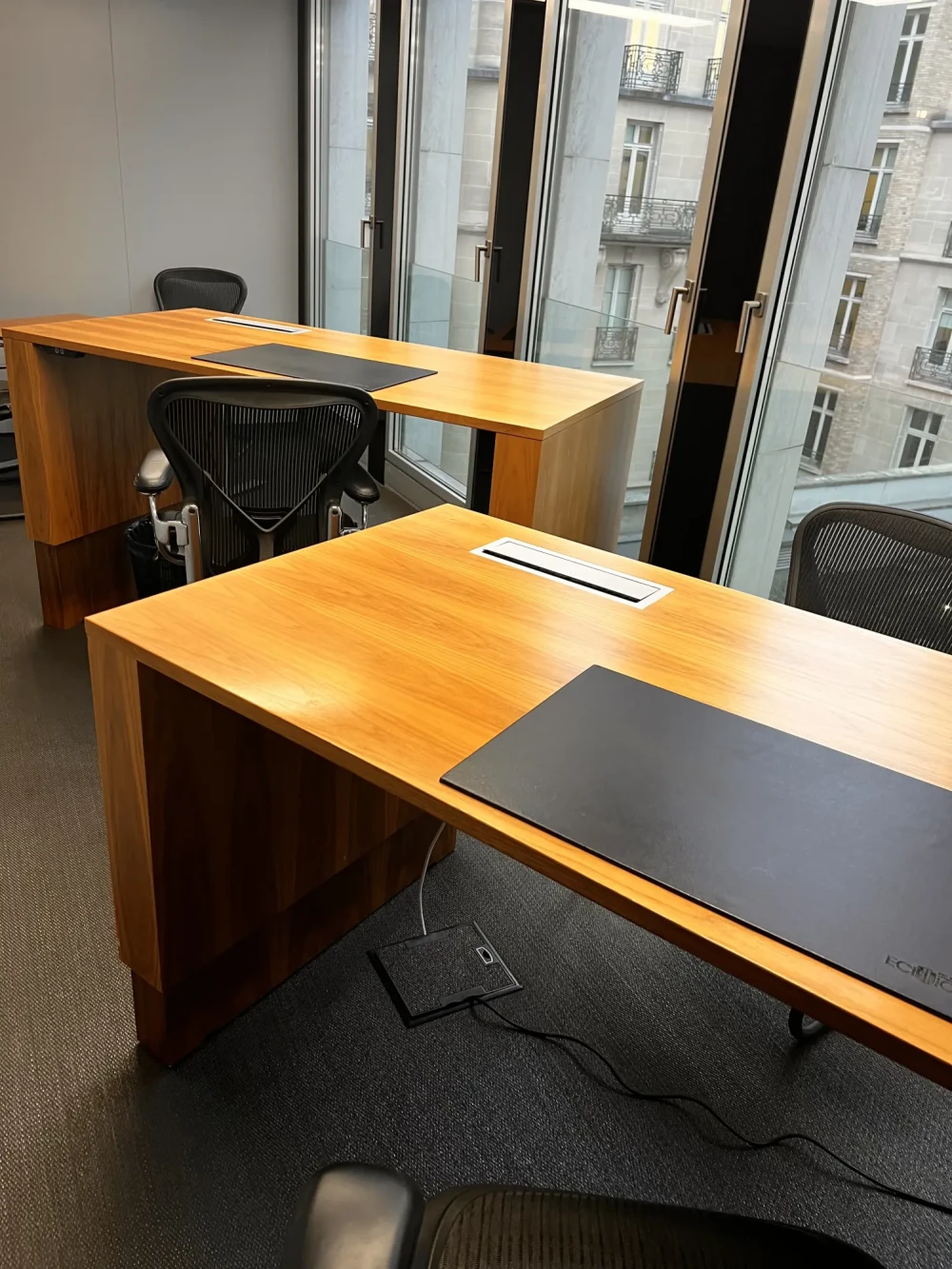 Bureau privé - 75008 - 3 postes - 2000€