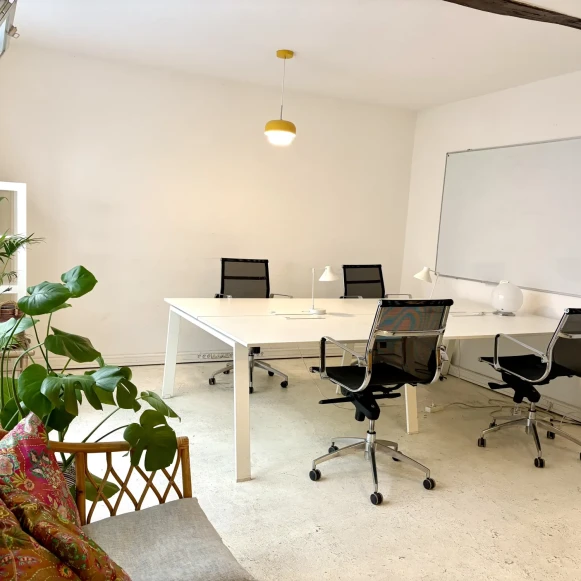 Bureau privé 68 m² 8 postes Location bureau Rue Lamartine Paris 75009 - photo 3
