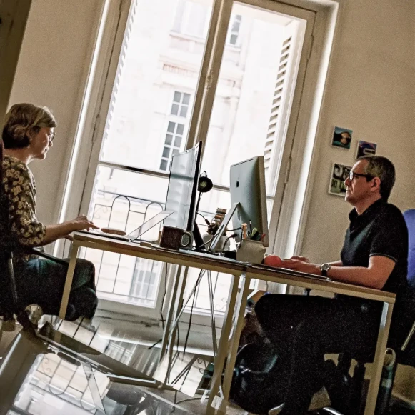 Bureau privé 8 m² 2 postes Coworking Rue de Turbigo Paris 75003 - photo 1