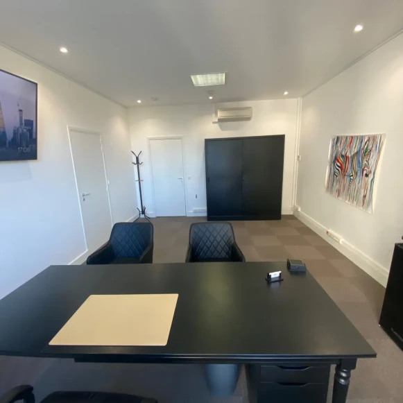 Espace indépendant 65 m² 8 postes Location bureau Avenue des Champs-Élysées Paris 75008 - photo 2