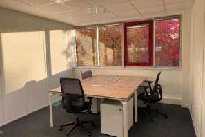 Bureau privé - 35760 - 3 postes - 1090€