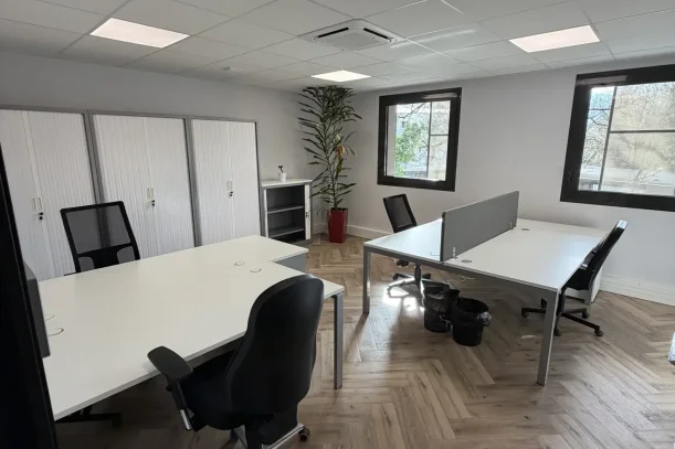 Bureau privé - 38240 - 4 postes - 600€