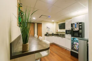 Bureau privé - 33700 - 1 poste - 540€
