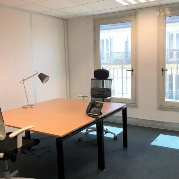 Bureau privé 15 m² 2 postes Location bureau Rue des Petits Hôtels Paris 75010 - photo 1