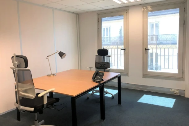 Bureau privé - 75010 - 2 postes - 1430€