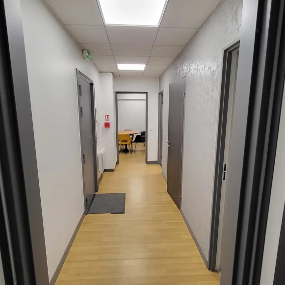 Bureau privé 12 m² 2 postes Location bureau Rue Louise Michel Levallois-Perret 92300 - photo 10