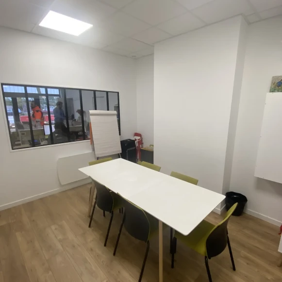 Open Space  6 postes Coworking Rue de Paris Bobigny 93000 - photo 3