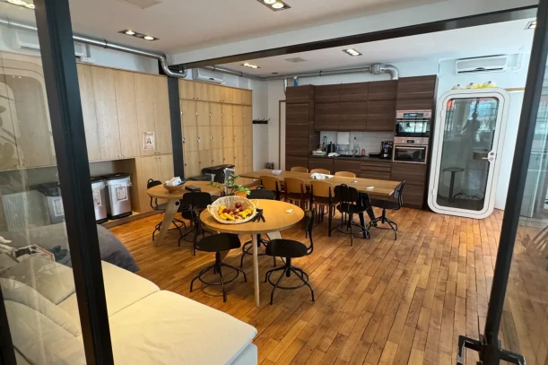 Open Space - 75002 - 10 postes - 599€