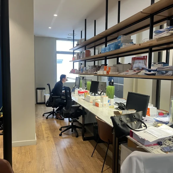 Espace indépendant 91 m² 12 postes Location bureau Rue de Ponthieu Paris 75008 - photo 6