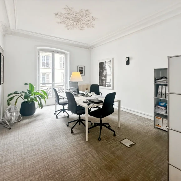 Bureau privé 17 m² 4 postes Location bureau Rue Mayran Paris 75009 - photo 1