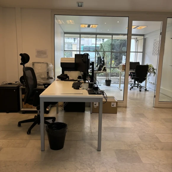 Bureau privé 42 m² 6 postes Location bureau Boulevard Saint-Denis Courbevoie 92400 - photo 2