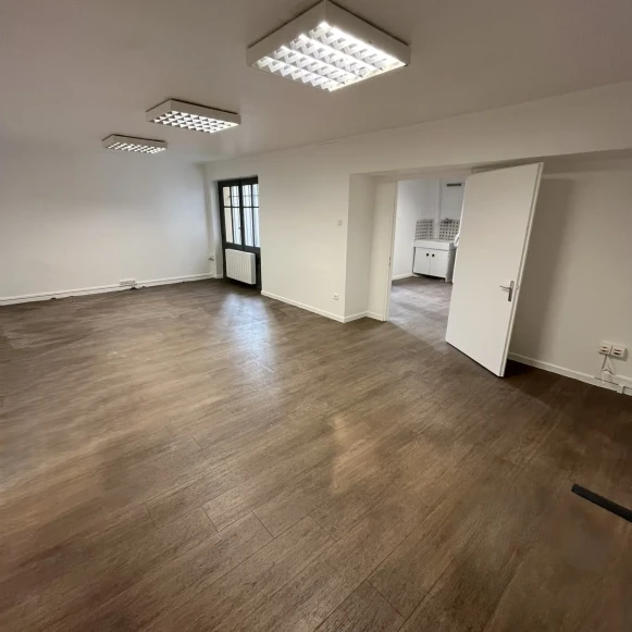 Espace indépendant 60 m² 7 postes Location bureau Rue des Pierres Plantées Lyon 69001 - photo 1