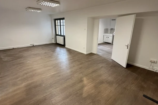 Espace indépendant - 69001 - 7 postes - 1000€