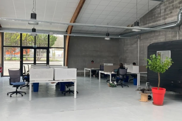 Open Space - 65420 - 12 postes - 170€