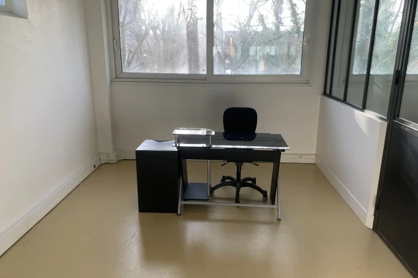 Bureau privé - 93100 - 1 poste - 300€