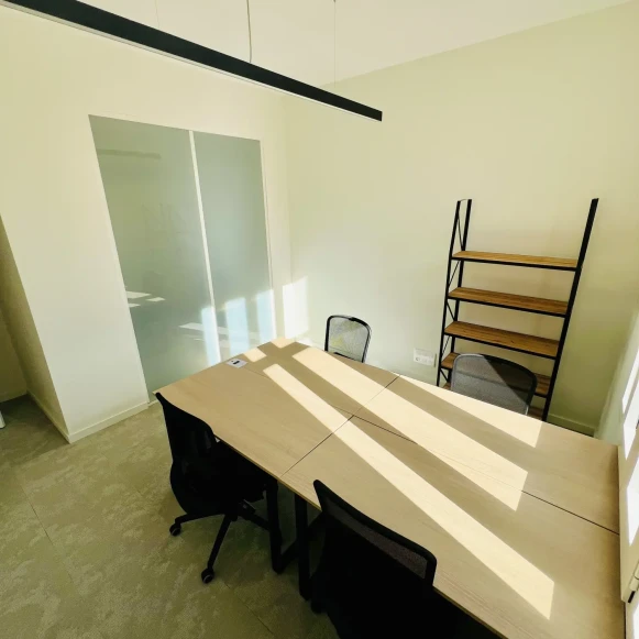 Bureau privé 24 m² 4 postes Location bureau Rue Turenne Bordeaux 33000 - photo 2