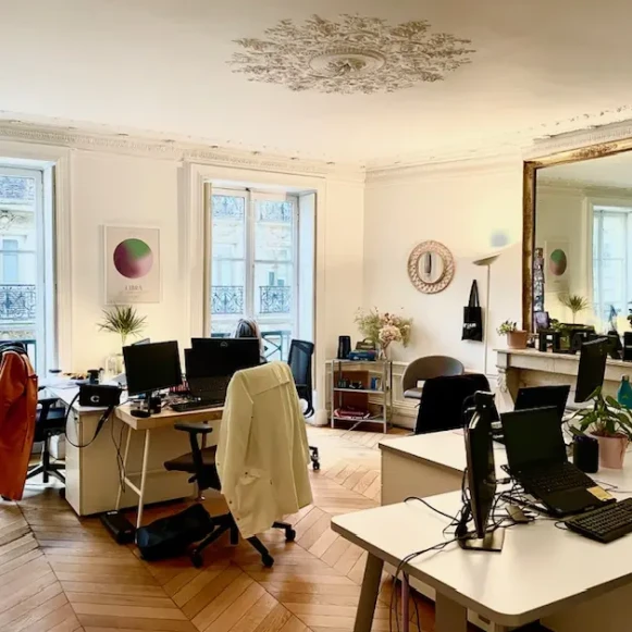 Bureau privé 26 m² 5 postes Location bureau Rue Coq Héron Paris 75001 - photo 2