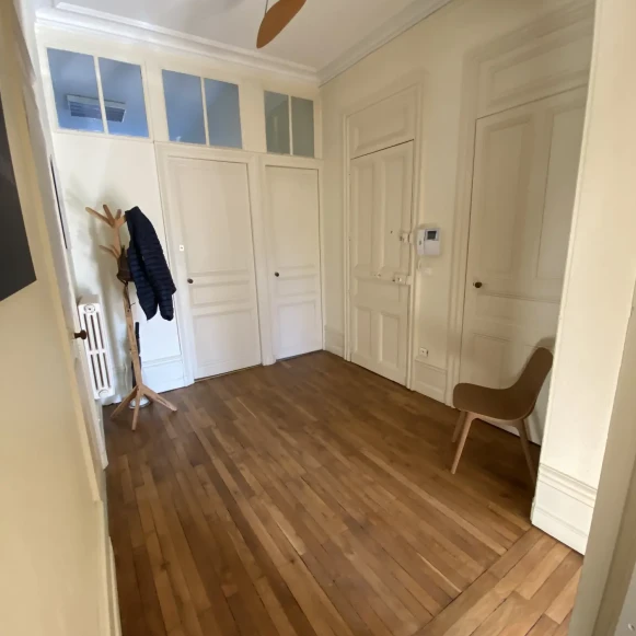 Bureau privé 14 m² 1 poste Location bureau Quai de Versailles Nantes 44000 - photo 2