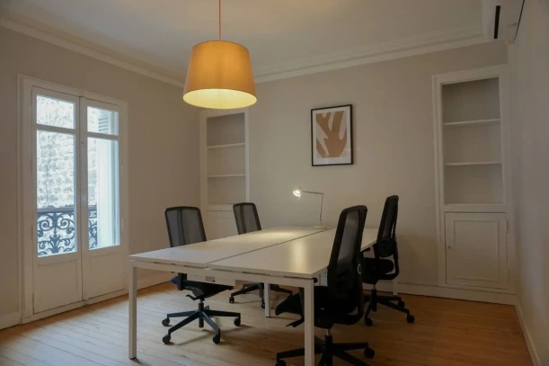 Bureau privé - 33000 - 5 postes - 2250€