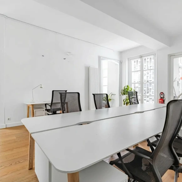 Espace indépendant 190 m² 31 postes Coworking Rue des Archives Paris 75003 - photo 2