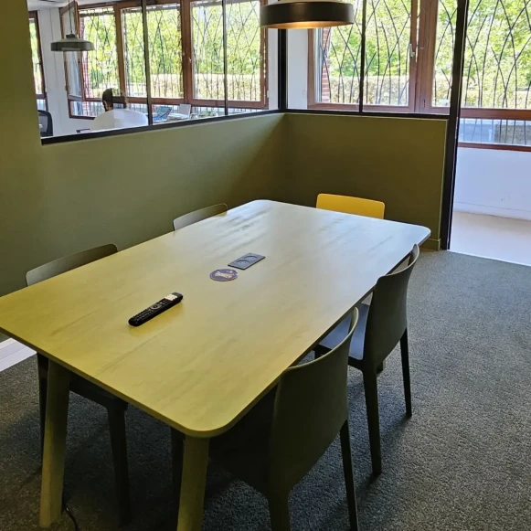 Bureau privé 24 m² 7 postes Coworking Avenue Daumesnil Paris 75012 - photo 1