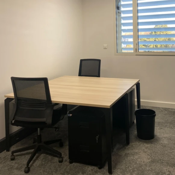 Bureau privé 12 m² 2 postes Coworking Rue Isabelle Eberhardt Montpellier 34000 - photo 1