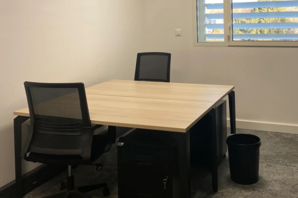 Bureau privé - 34000 - 2 postes - 935€