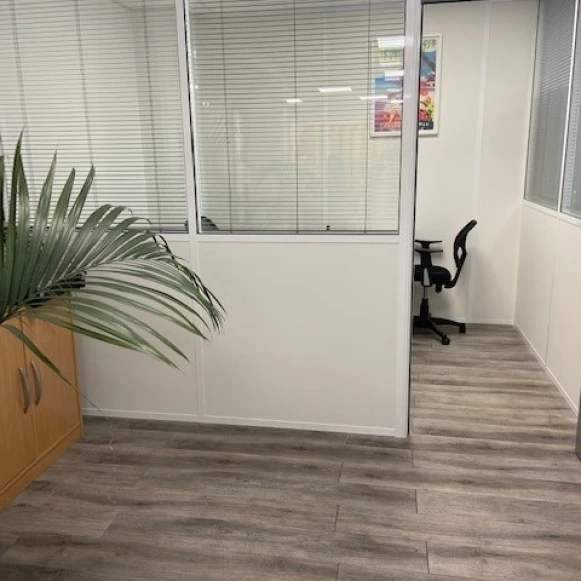 Bureau privé 10 m² 2 postes Coworking Grande Rue de Saint Clair Caluire-et-Cuire 69300 - photo 4