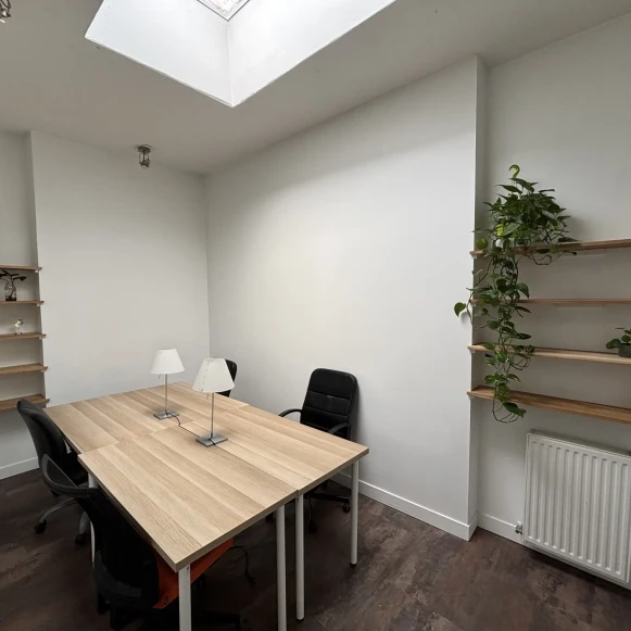 Bureau privé 16 m² 4 postes Location bureau Rue Claude Pouillet Paris 75017 - photo 1