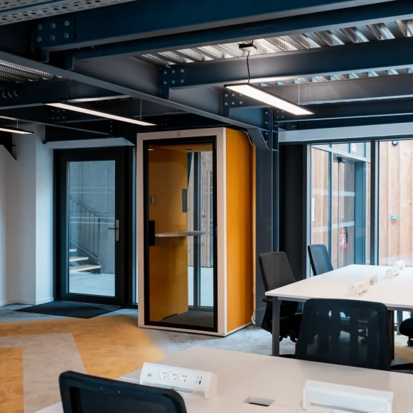 Bureau privé 57 m² 14 postes Location bureau Rue Succursale Bordeaux 33000 - photo 3