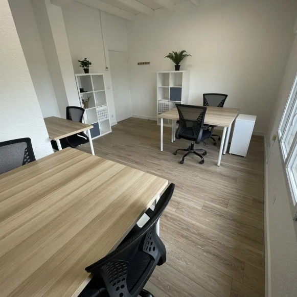 Bureau privé 20 m² 5 postes Coworking Rue Pierre Semard Le Soler 66270 - photo 1